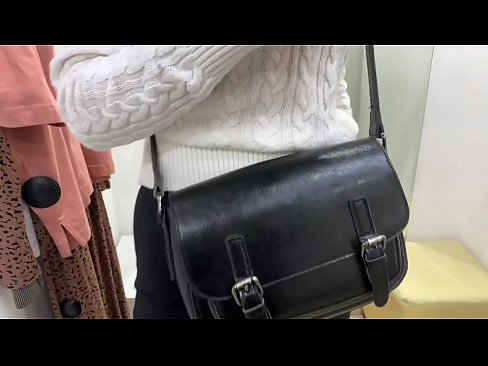 ❤️ Offentlig onani af ung kælling FeralBerry med en dildo i prøverummet ❌ Porno at da.xxxdesichudai.ru ❌️❤